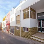 Apartamento de 100 m2 com 3 quarto(s) e 2 casa(s) de banho(s), na área Lagos Centro da cidade