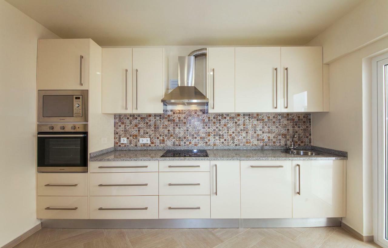 Apartamento De 100 M2 Com 3 *