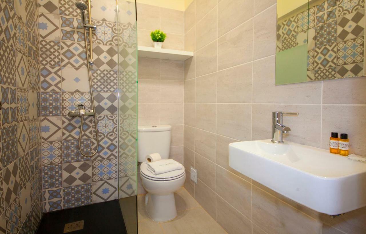 De 100 M2 Com 3 * Lagos