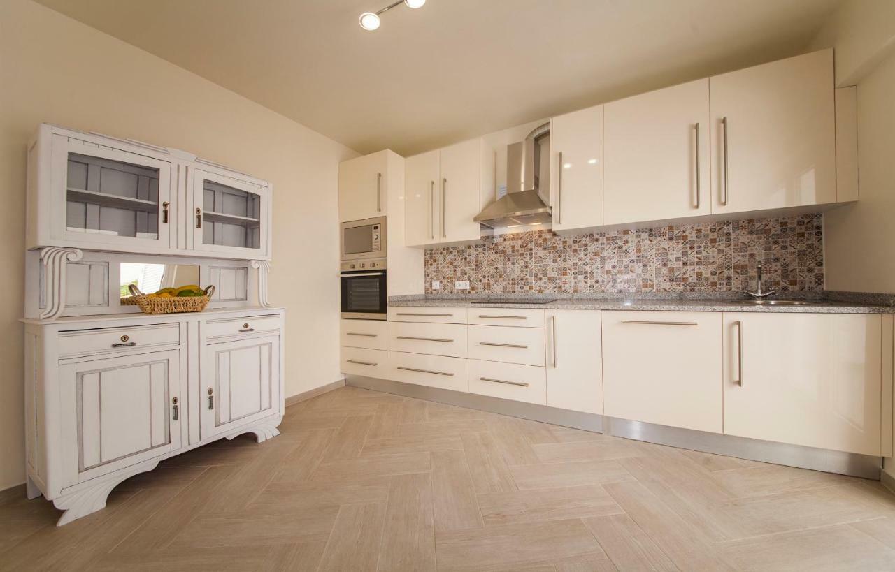 Apartamento De 100 M2 Com 3 *